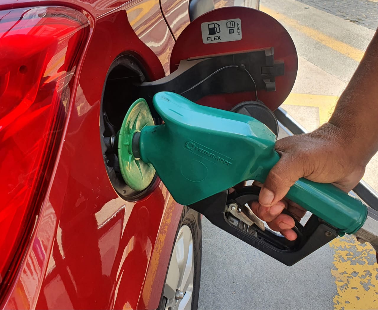Posto tem bombas interditadas por venda irregular de gasolina em Campinas 