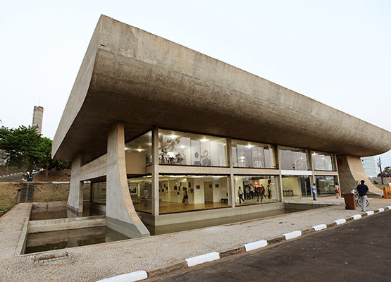 Artistas promovem oficina de escultura no Museu da Cidade