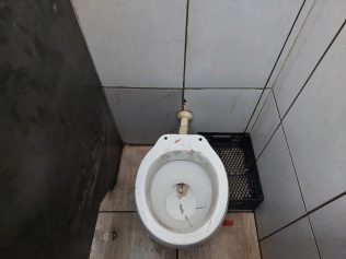 Banheiros de terminais no Centro de Campinas têm más condições