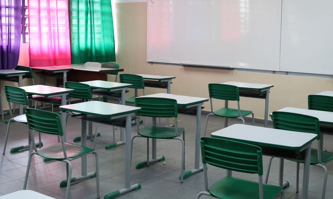 Limeira sanciona lei que prevê criação de política contra abandono escolar