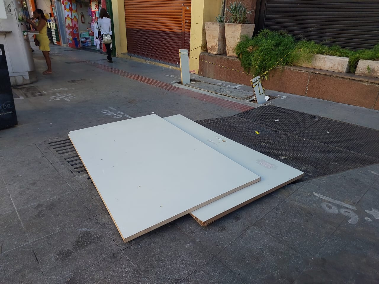 Mais de cinco anos após revitalização, Glicério tem problemas nas calçadas