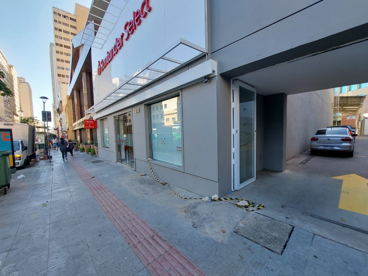 Mais de cinco anos após revitalização, Glicério tem problemas nas calçadas
