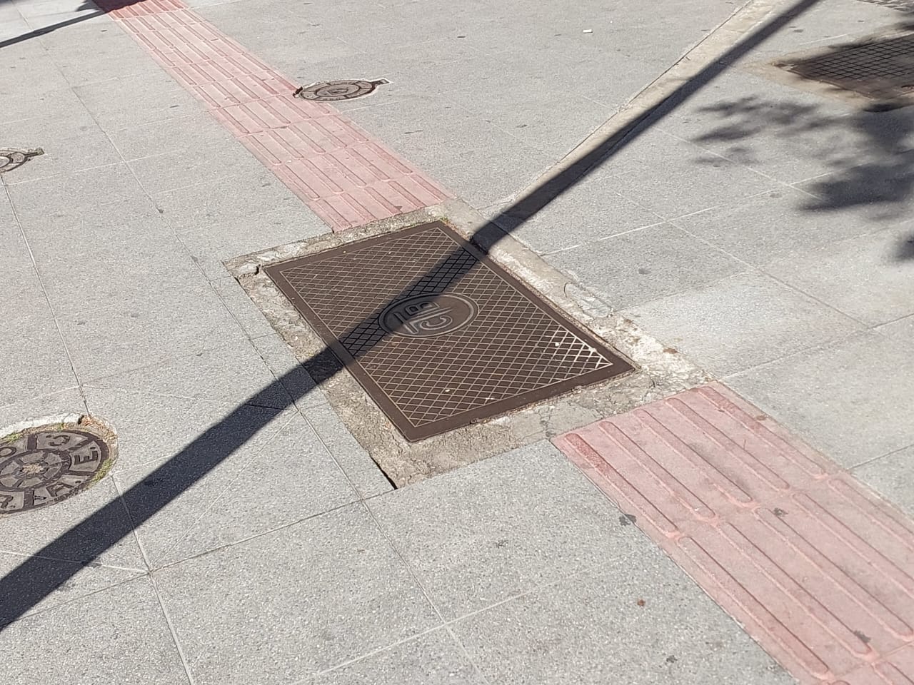 Mais de cinco anos após revitalização, Glicério tem problemas nas calçadas