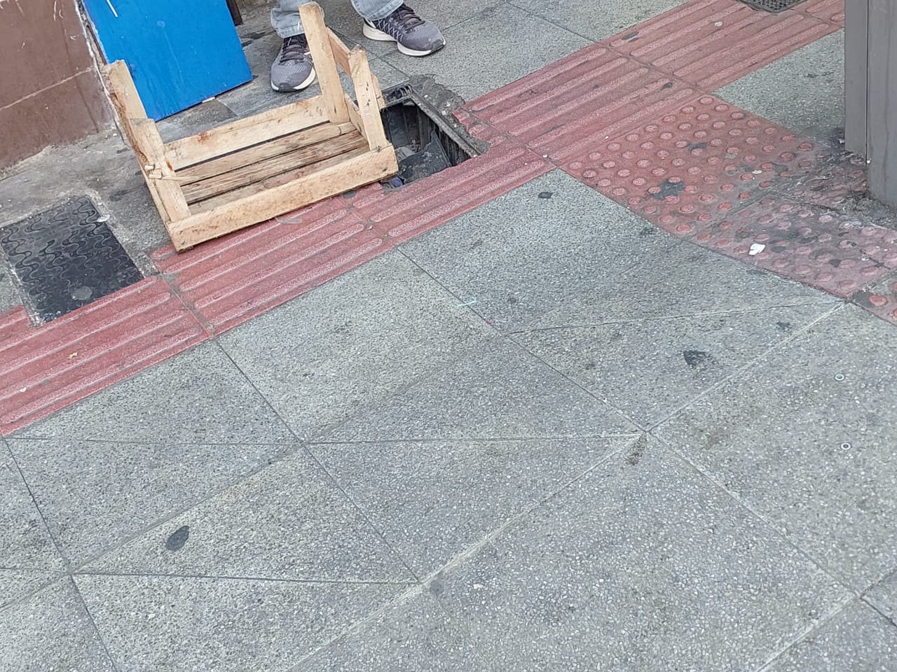 Mais de cinco anos após revitalização, Glicério tem problemas nas calçadas