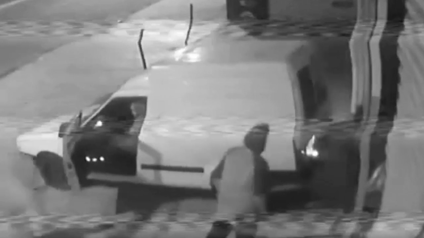 Gangue da marcha à ré invade loja de autopeças no Campos Elíseos