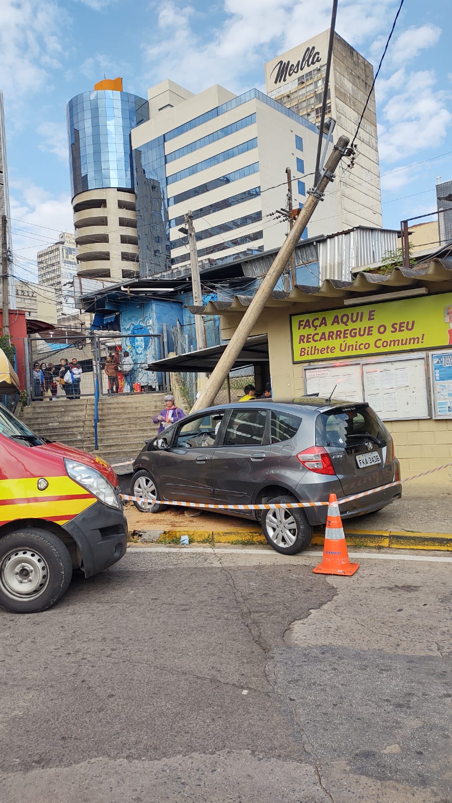 Motorista invade Terminal Mercado e atropela dois pedestres