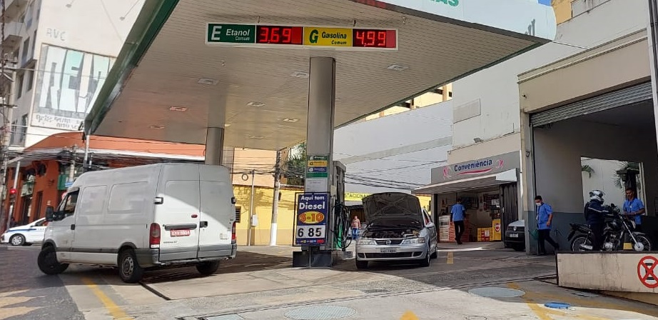 Diferença no preço da gasolina chega a Ralt=