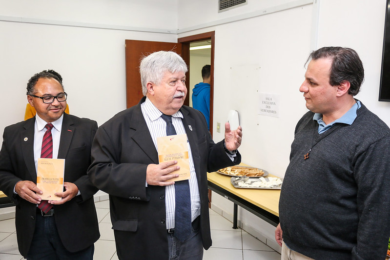 Após dias agitados, padre vai à Câmara de Campinas pedir “paz”