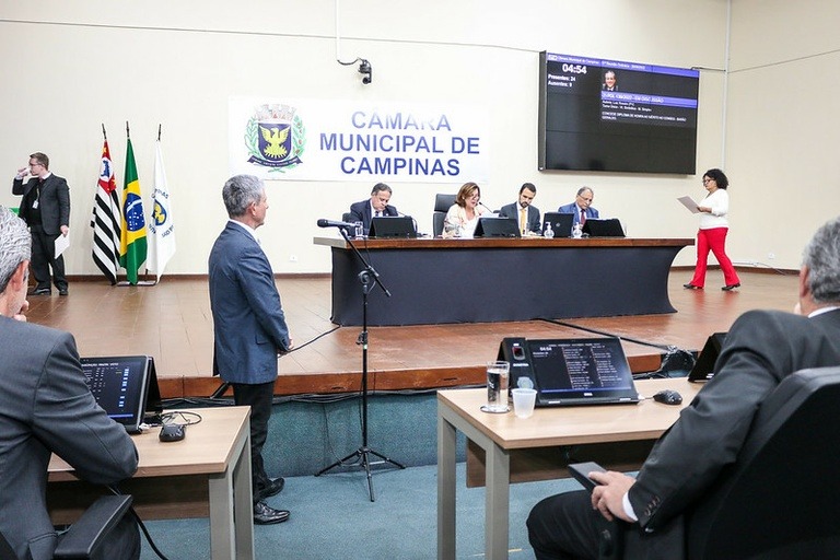 Câmara aprova multa para quem solta rojão barulhento