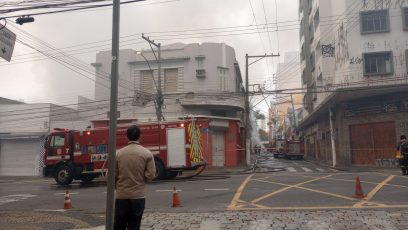 Incêndio atinge depósito no centro de Campinas