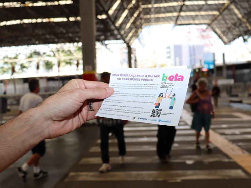 Sem denúncias, Campinas amplia divulgação de botão contra assédio em ônibus