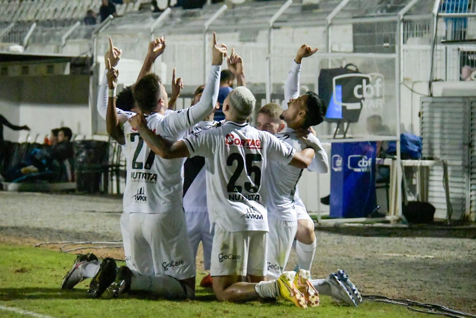 Técnico Hélio dos Anjos fala sobre a vitória da Ponte Preta sobre o Bahia