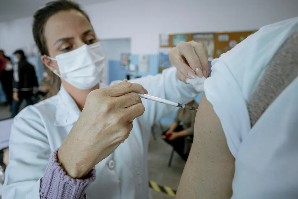 Piracicaba faz mutirão para aplicar 2ª dose da vacina contra covid atrasada