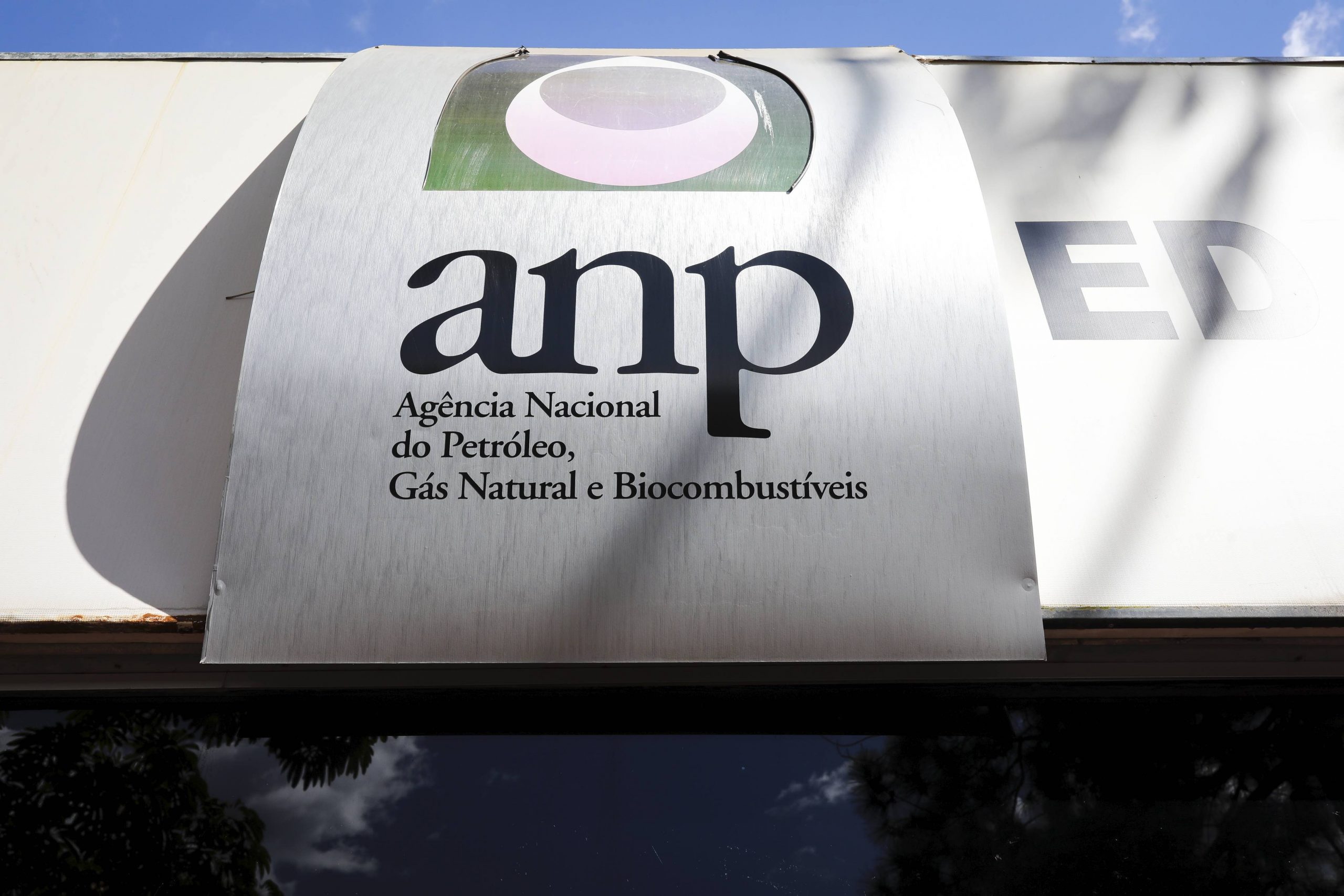 ANP interdita fábrica clandestina de lubrificantes em Sta. Bárbara d’Oeste