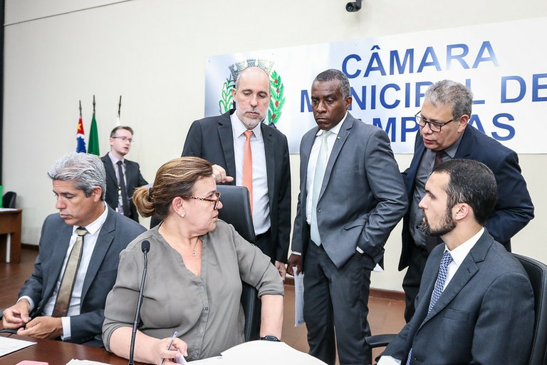 Câmara adia votação de projeto que obriga identificação de motoboys