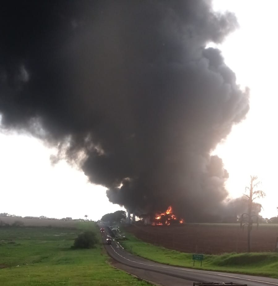 Termina rescaldo em empresa que pegou fogo em Piracicaba