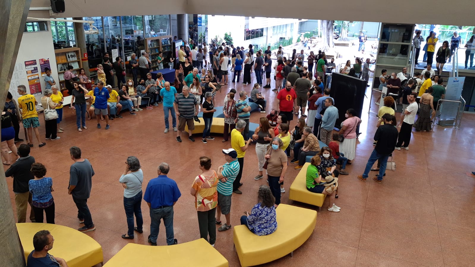 Filas e demora para votar marcam domingo de eleições em Campinas