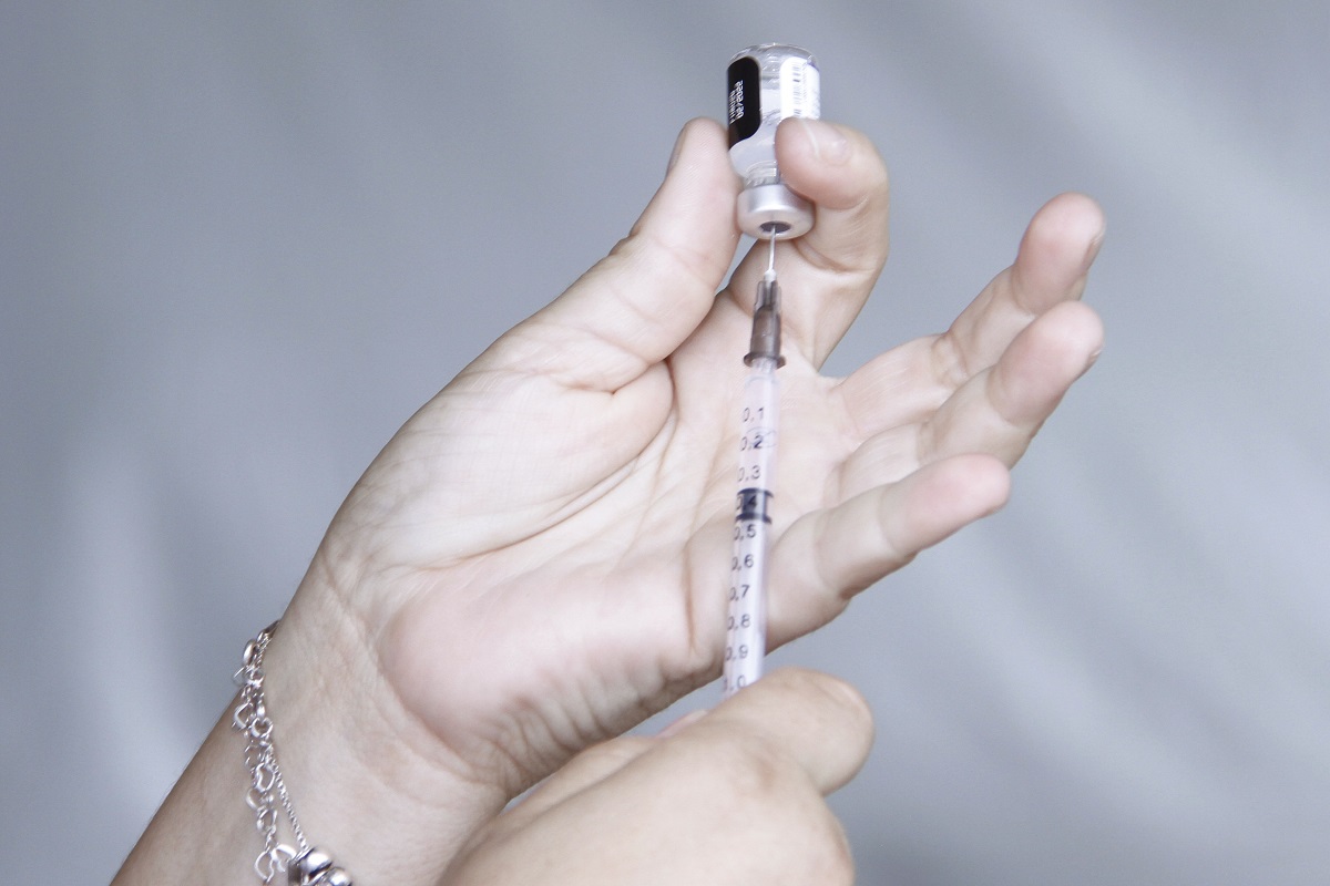 Aplicação da 2ª dose da bivalente contra covid-19 começa em Campinas