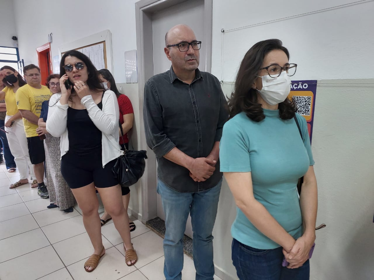 Prefeito Dário Saadi enfrenta grande fila para votar em Campinas 