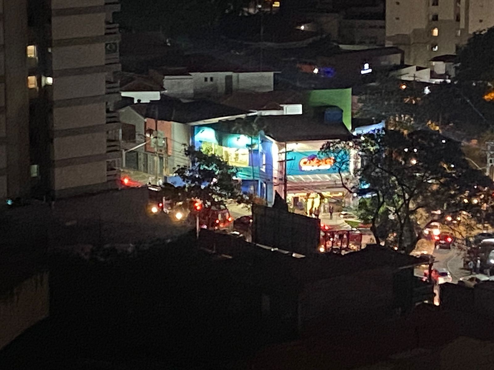 Bombeiros controlam princípio de incêndio em apartamento no Cambuí