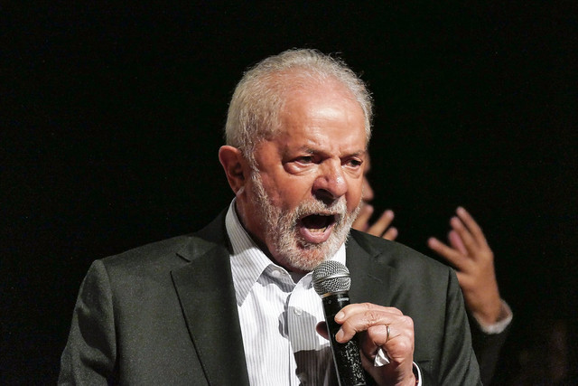 Exame de Lula mostra leucoplasia na laringe