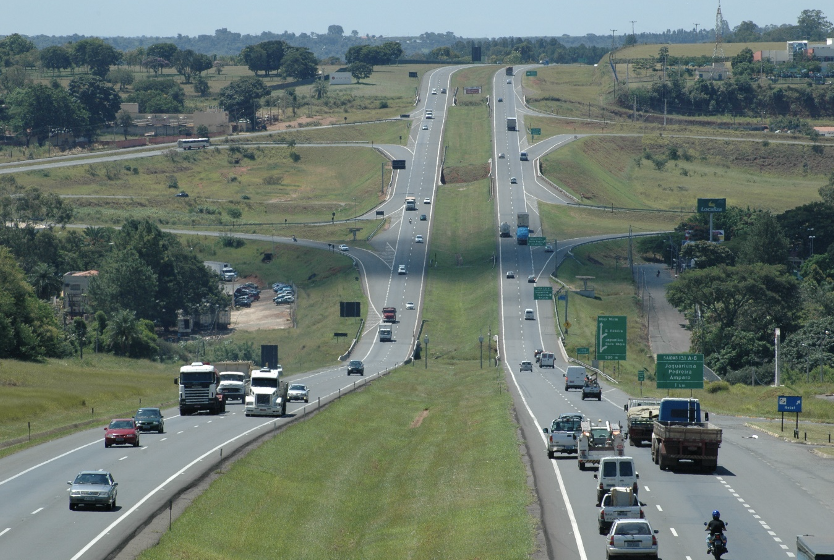 Mais de 800 mil veículos devem passar pelas rodovias da região durante a operação Ano Novo