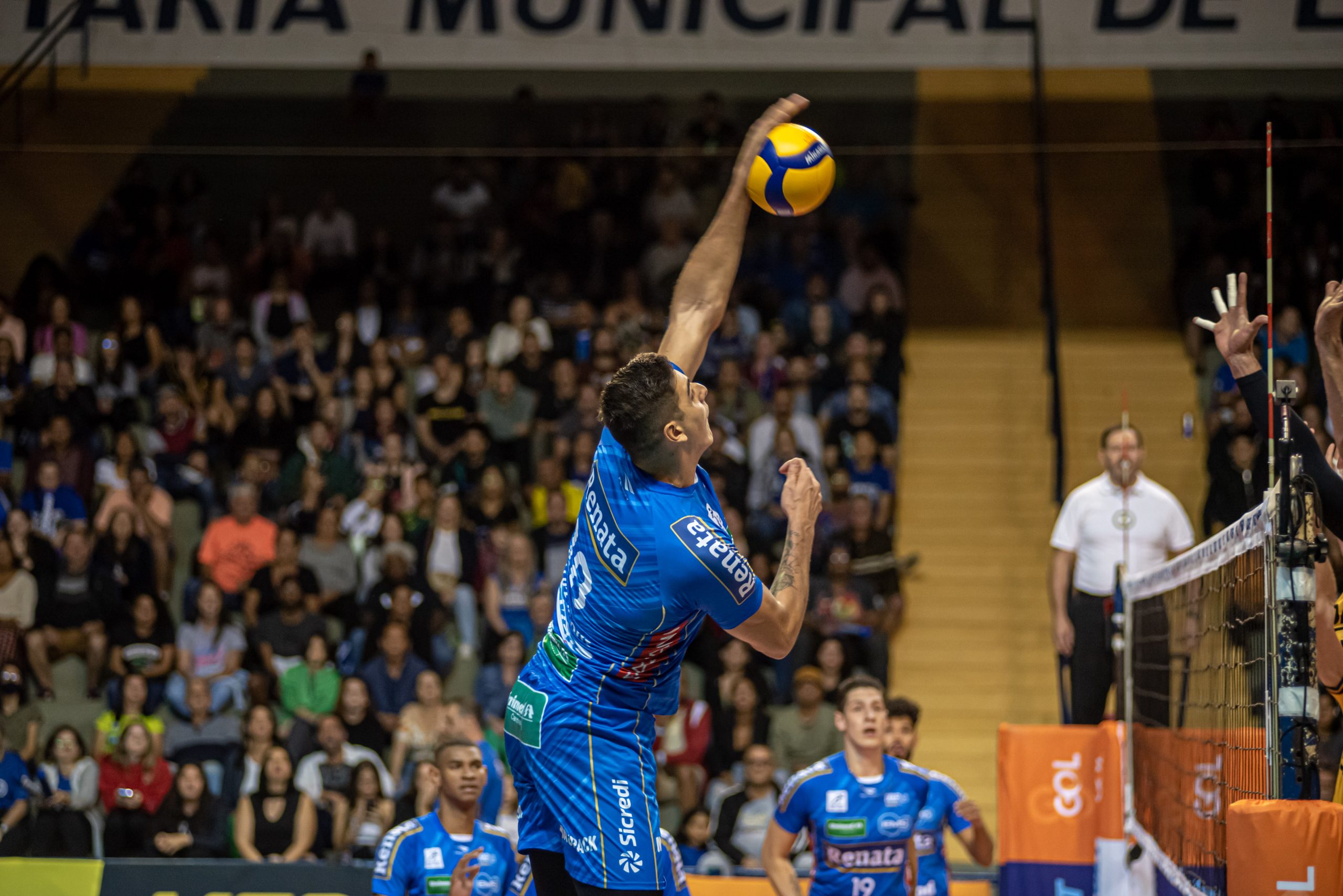 Vôlei Renata conquista a terceira vitória consecutiva na Superliga