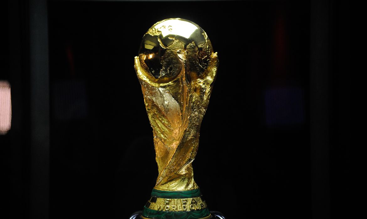 Argentina vence França nos pênaltis e é tricampeã mundial