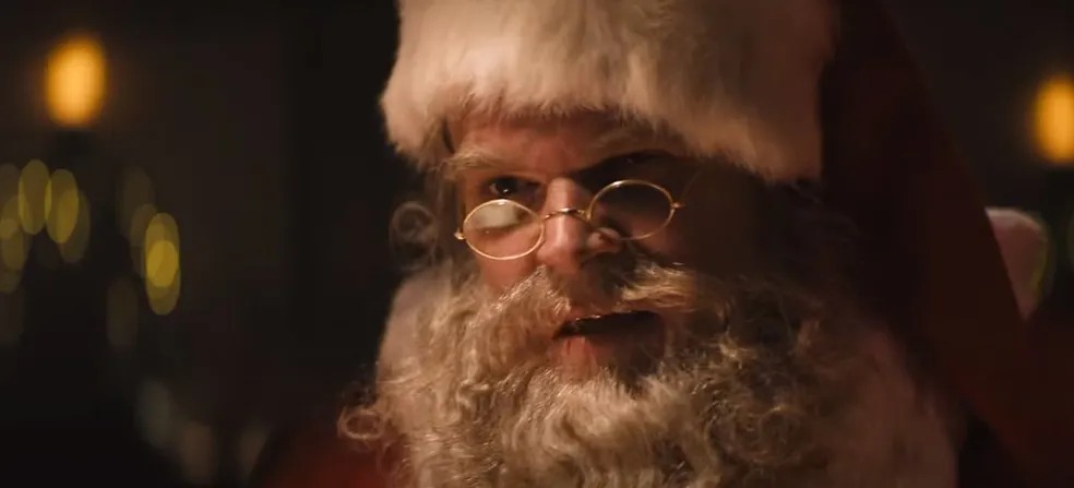 David Harbour promete salvar o Natal em thriller de férias