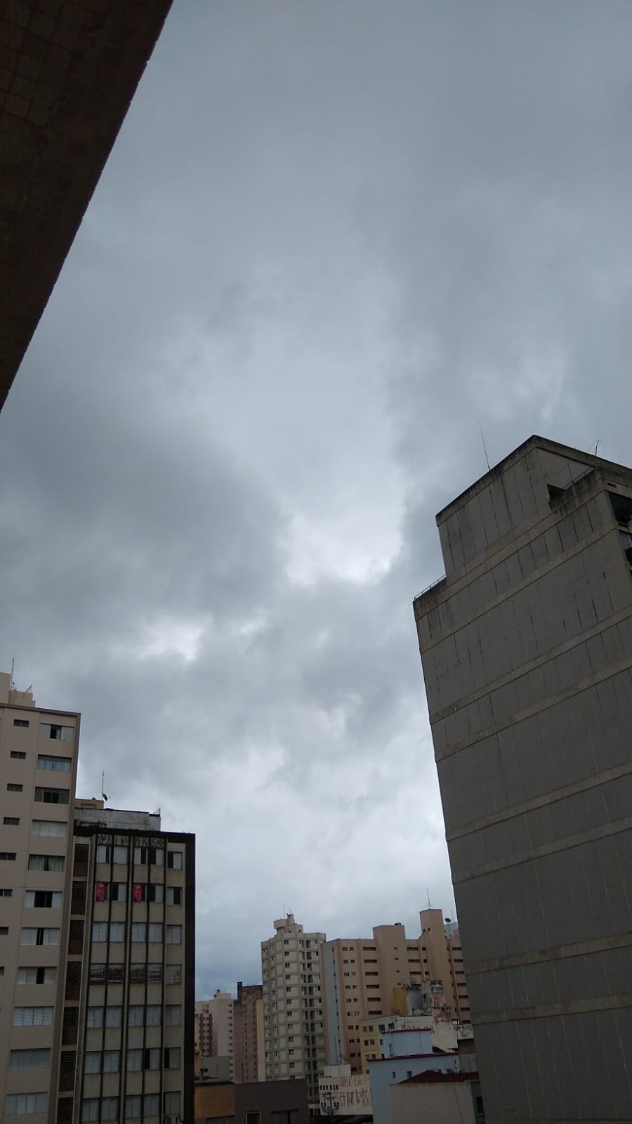 Sol e tempo seco persistem mas tempo muda na sexta-feira; confira