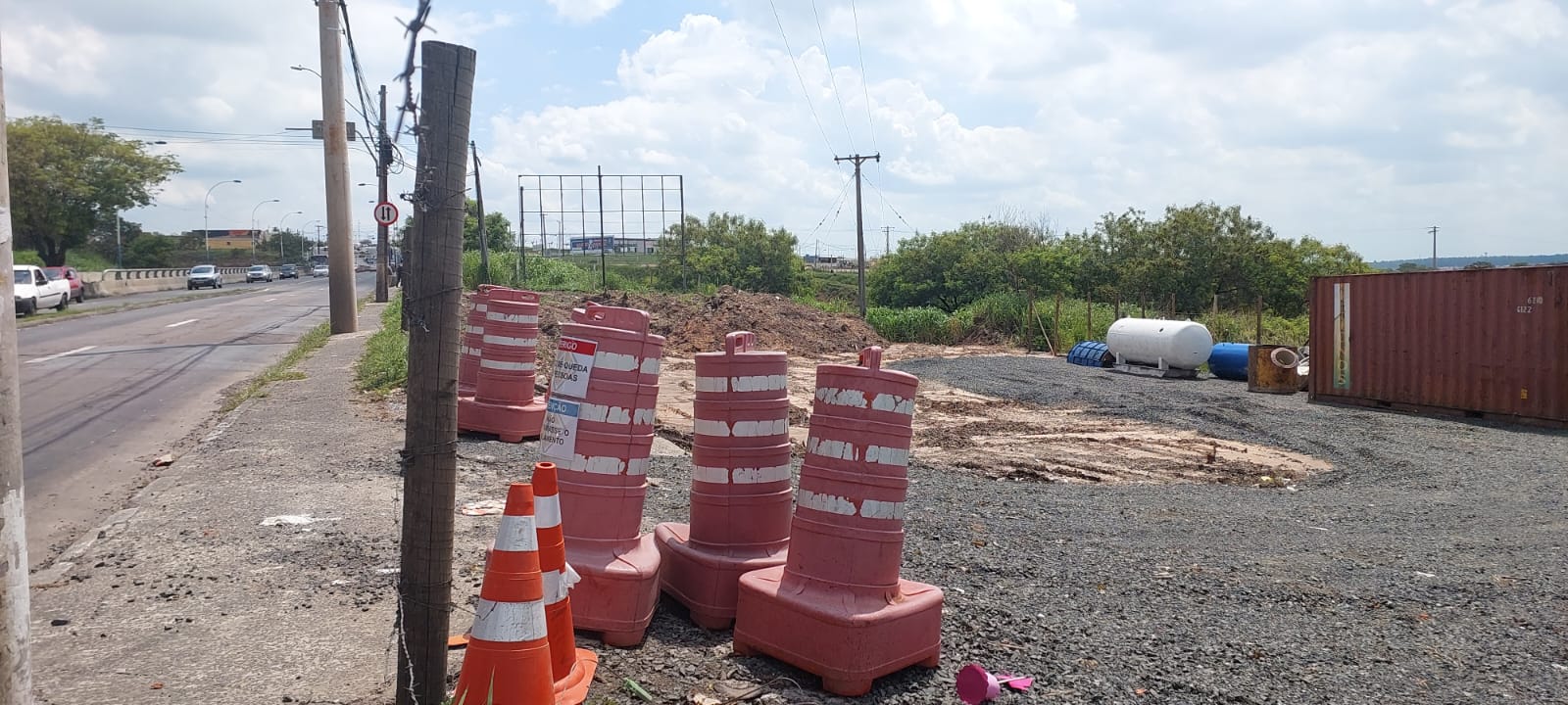 Obra de viaduto na John Boyd sobre Bandeirantes segue parada