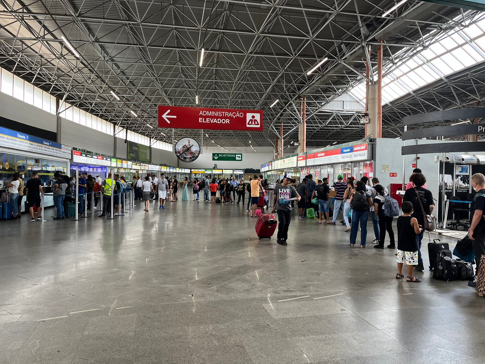 Rodoviária e Aeroporto esperam receber quase 350 mil passageiros durante o feriado