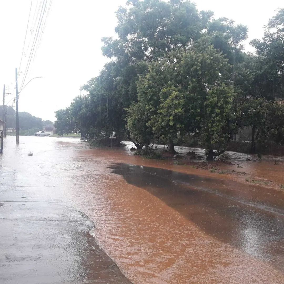 Chuva agora causa problemas em Itapira e Mogi Mirim