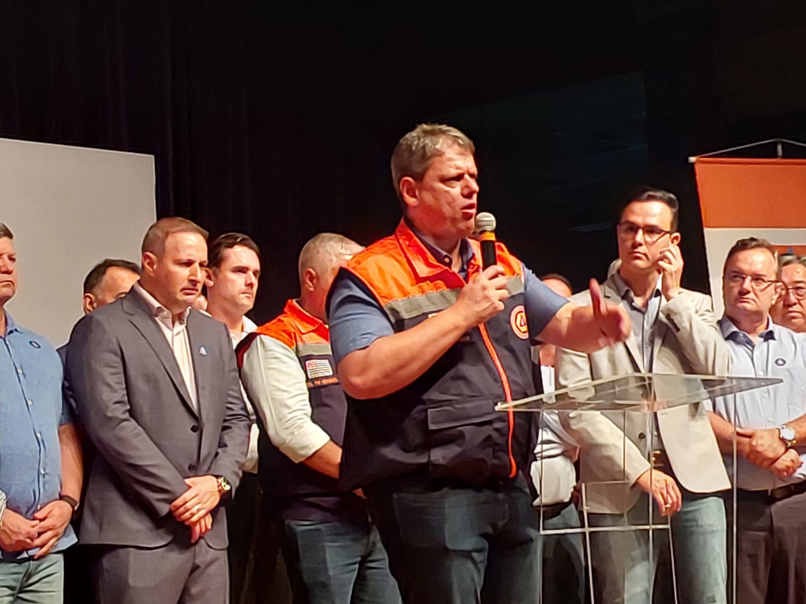 Governador Tarcísio de Freitas está com covid-19