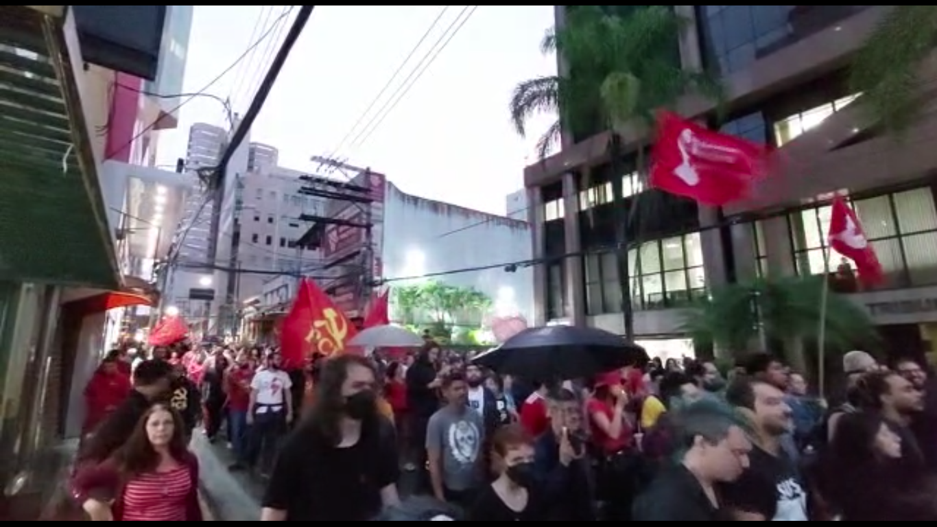 Manifestantes pedem punição de autores de atos terroristas em Brasília