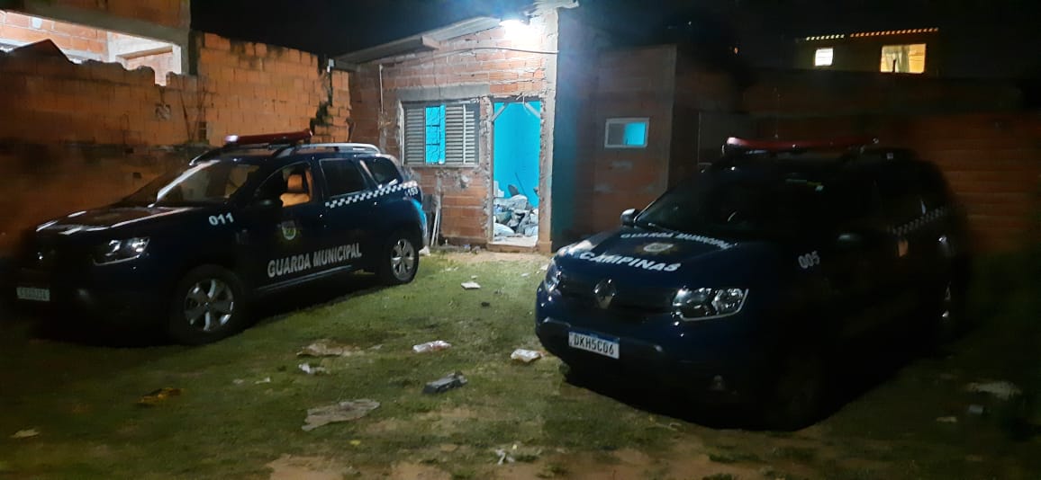 GM de Campinas estoura alambique falso e desmanche de veículos no mesmo local
