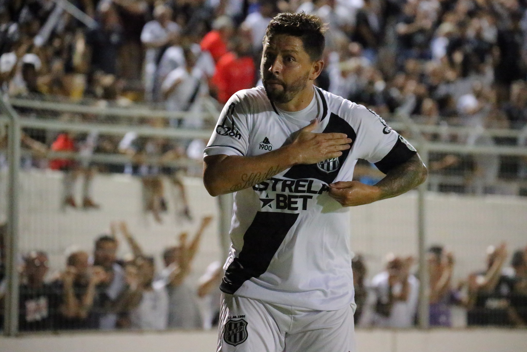 Elvis tem participação em mais de 50% dos gols da Ponte Preta na A2