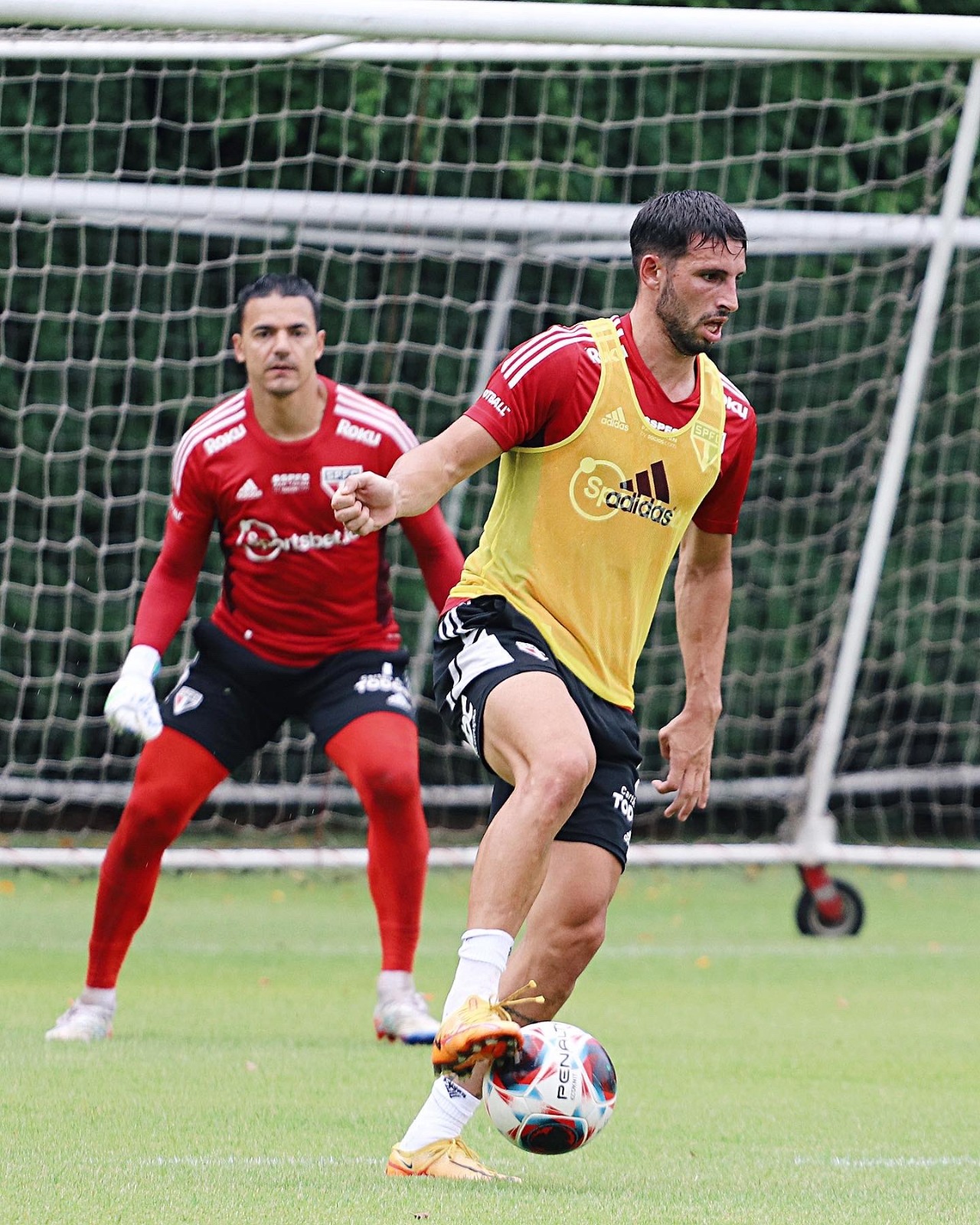 São Paulo pode ter retorno de artilheiro no clássico contra o Santos
