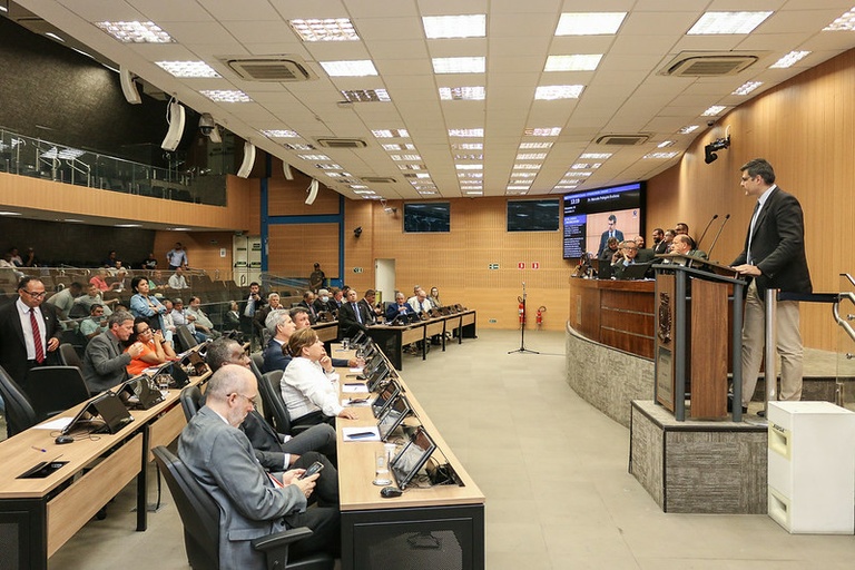 Câmara aprova criação de material para combater violência contra mulher