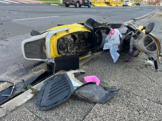 Colisão na Norte-Sul deixa motociclista ferida e causa bloqueio no trânsito