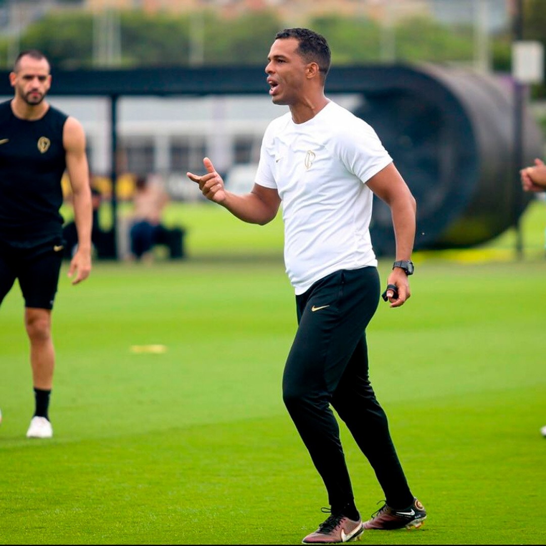 Corinthians confirma lesão no joelho de Renato Augusto
