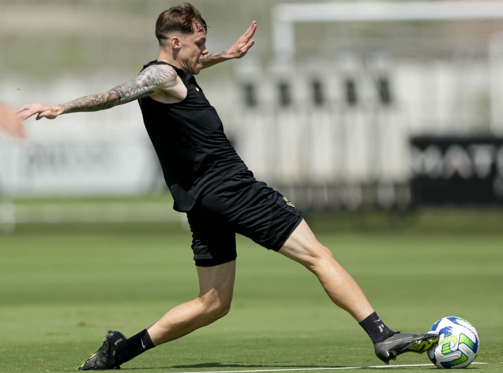 Fernando Lázaro tem dúvida entre Barletta e Adson no ataque do Corinthians