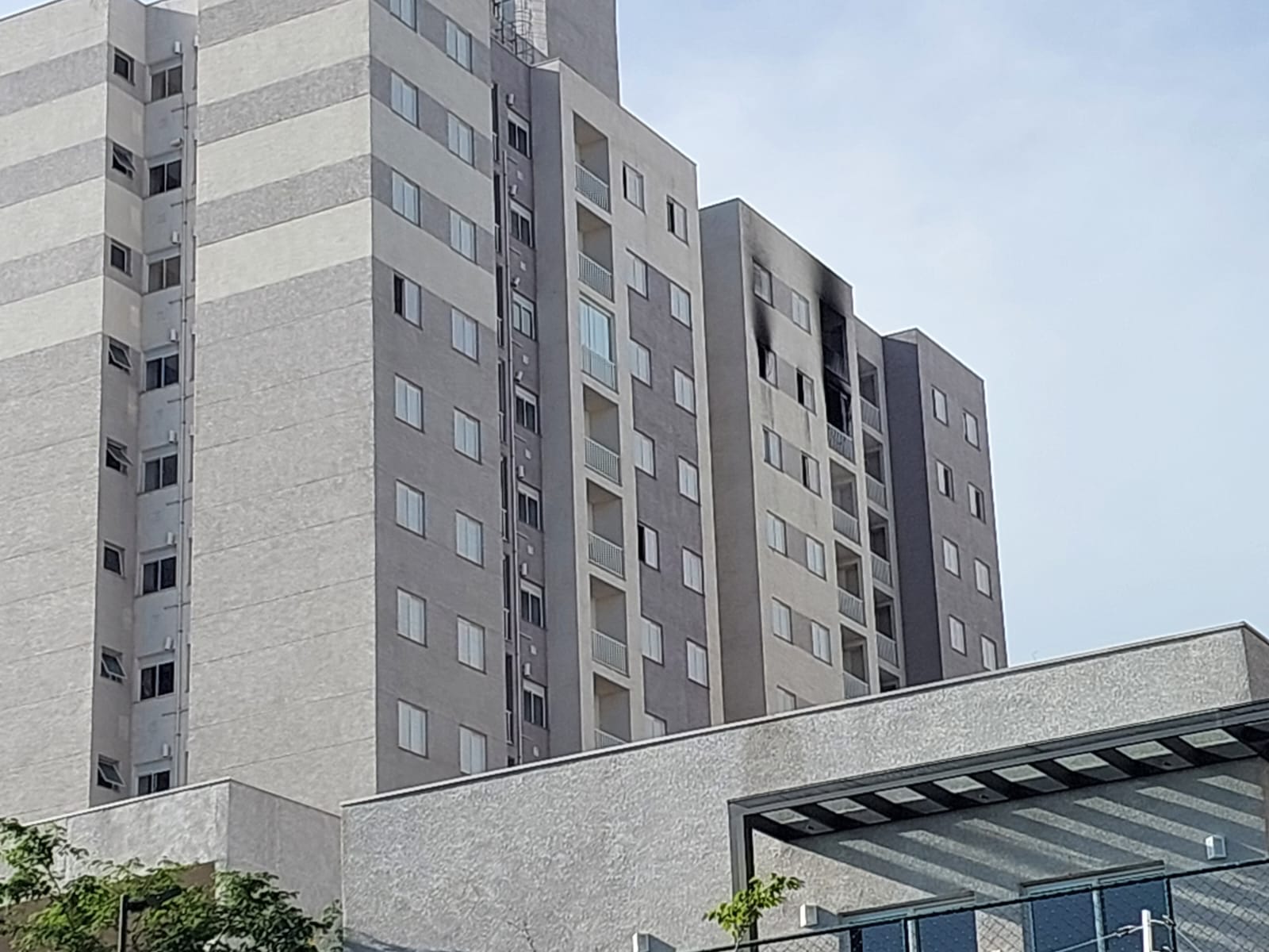 Morte de jovem que caiu do 11º andar no Jardim Samambaia completa um mês