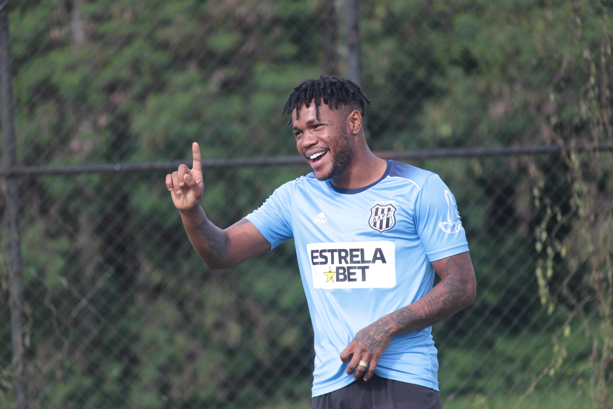 Matheus Jesus volta, mas Hélio dos Anjos fica fora do primeiro jogo contra o Comercial