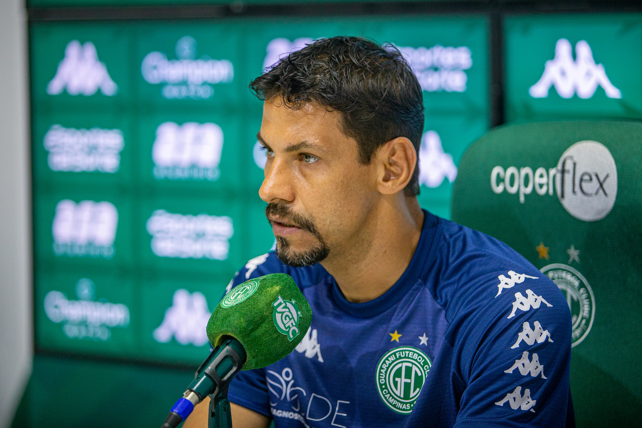Moisés Moura ganha força nos bastidores e deve permanecer no comando técnico do Guarani