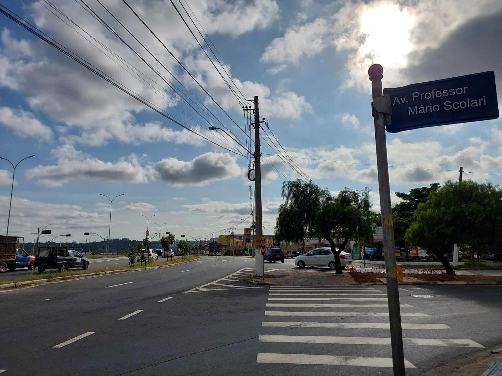 Necessidade de obras e imprudência preocupam motoristas que  passam pela John Boyd