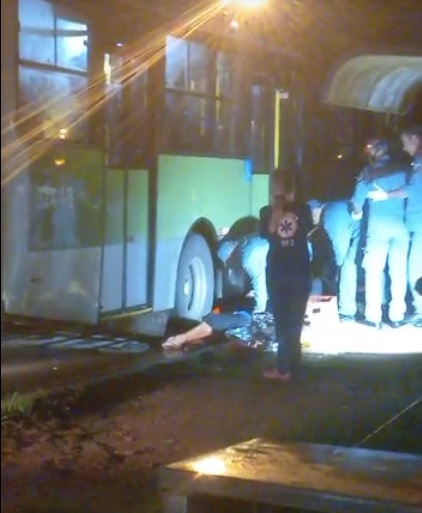 Mulher tem perna esmagada por ônibus em Paulínia