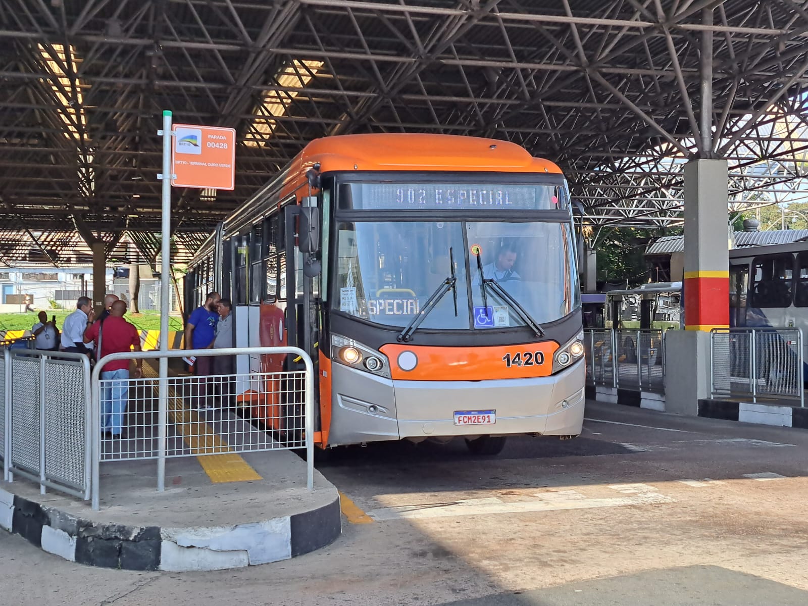 Usuários aprovam BRT 10 no primeiro dia de funcionamento