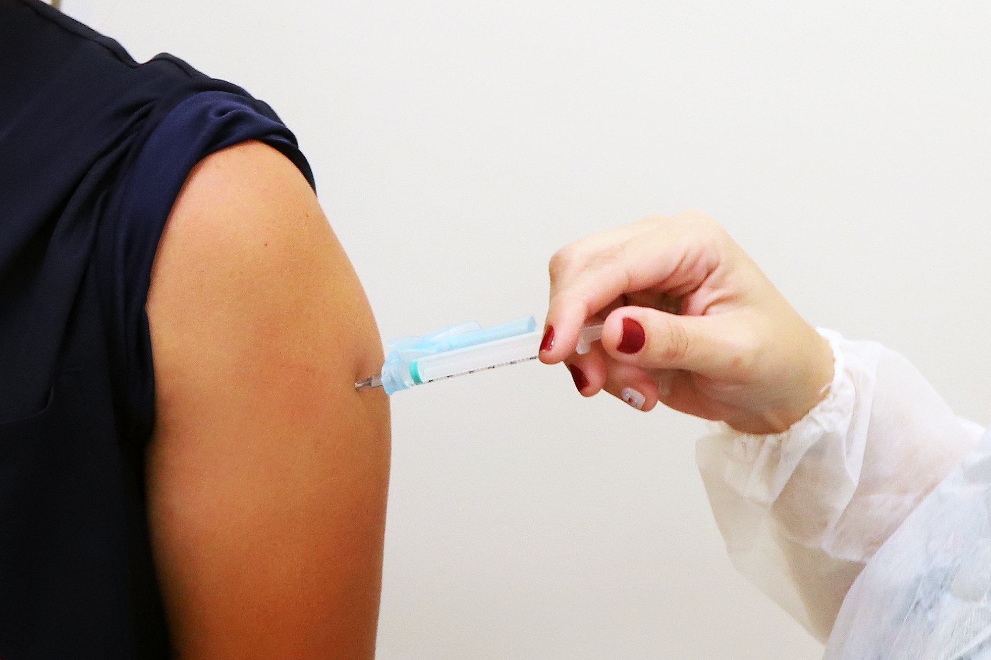 2ª dose da vacina bivalente começa a ser distribuída nas cidades da região