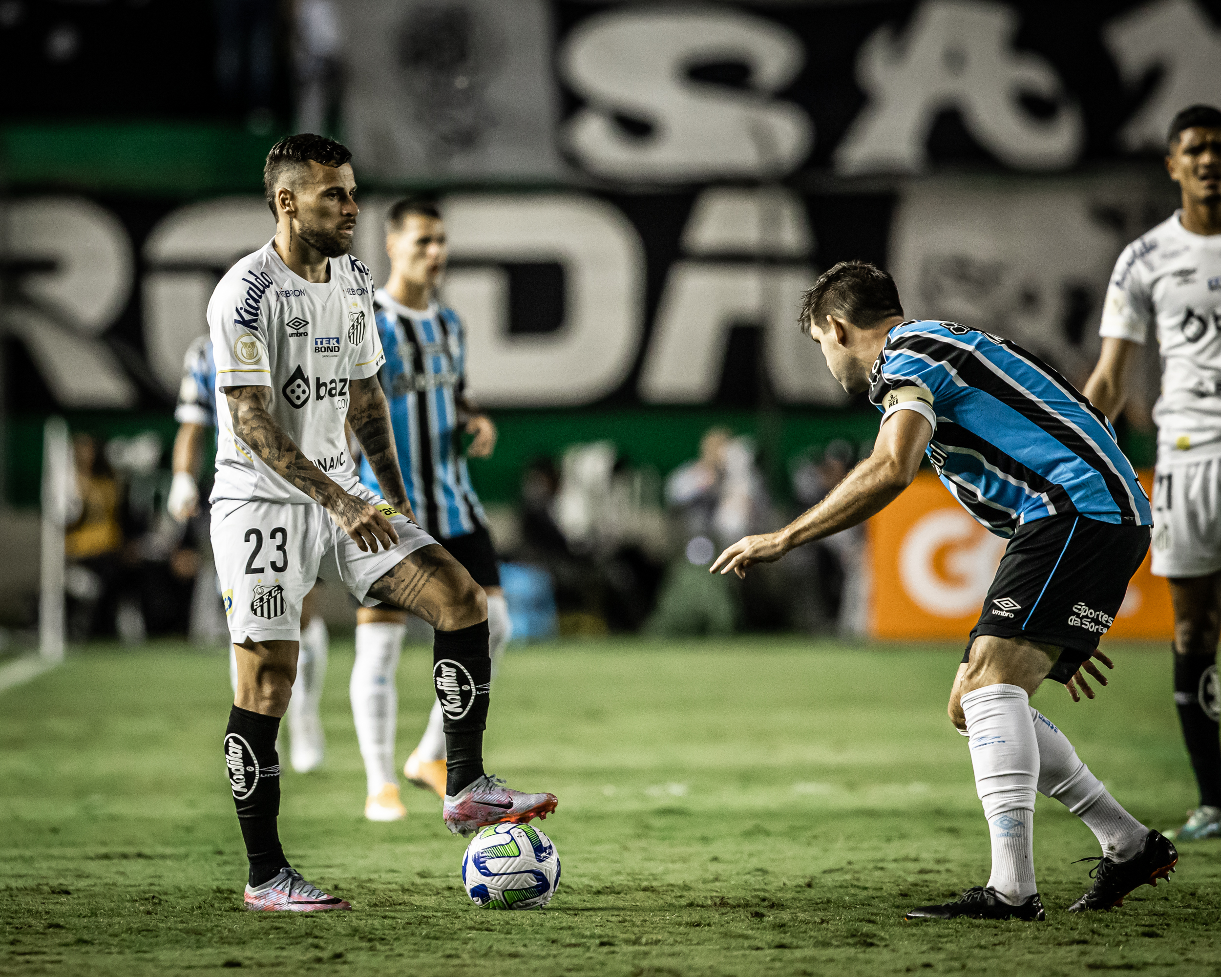 Apesar da derrota, Odair Hellmann aprova desempenho do Santos no Sul